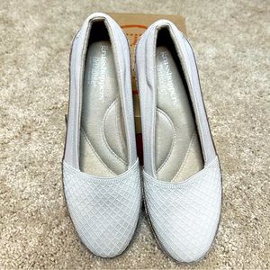 GRASSHOPPER ORTHOPEDIC FLAT small wedge heel/ Size 10 /worn once good condition